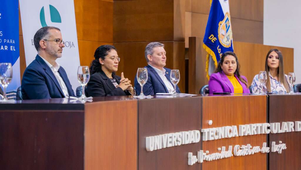UTPL y Banco de Loja impulsan la formación integral de estudiantes de ...