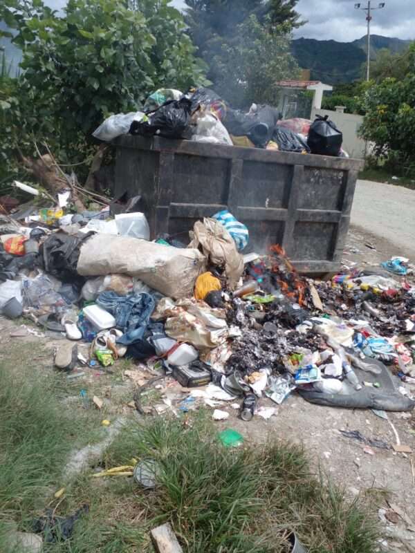 Basura acumulada en parroquias atenta contra la salud de las personas