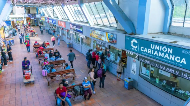 SEGURIDAD. La Terminal Terrestre de Loja refuerza controles de seguridad y habilita turnos extras ante el incremento de pasajeros por el feriado de fin de año.