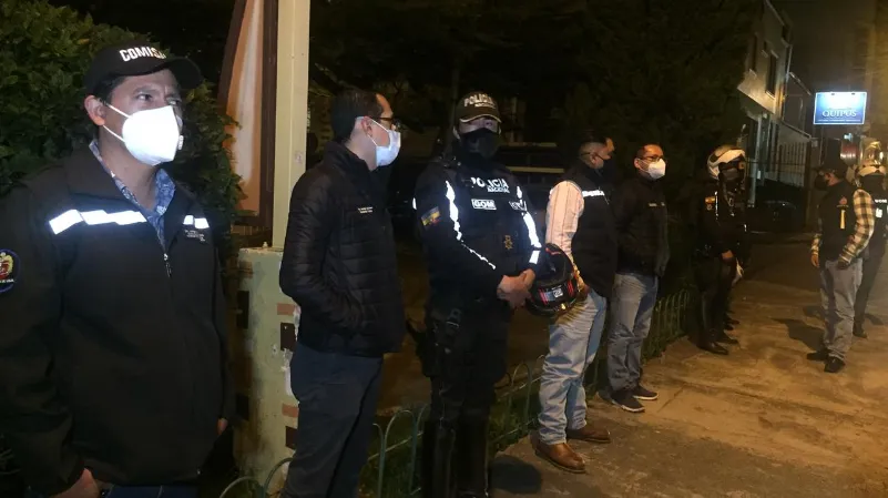 SERVICIOS. Instituciones de seguridad y servicios públicos coordinan acciones en distintos puntos de Loja para garantizar el orden durante el feriado de fin de año.