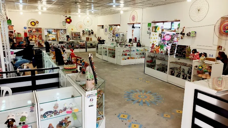 ARTESANÍAS. El Centro Artesanal se ubica en la calle Azuay, entre Sucre y 18 de Noviembre.