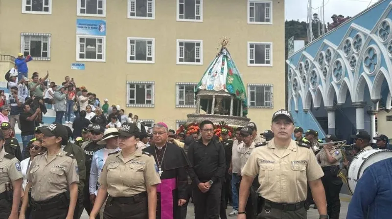 DEVOTOS. Miles de devotos acompañaron la peregrinación mariana y la eucaristía solemne.