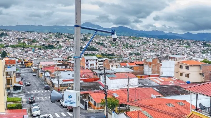 SEGURIDAD. Nuevas cámaras de videovigilancia y lectores de placas son instalados en barrios y accesos estratégicos de la ciudad para reforzar la seguridad ciudadana.