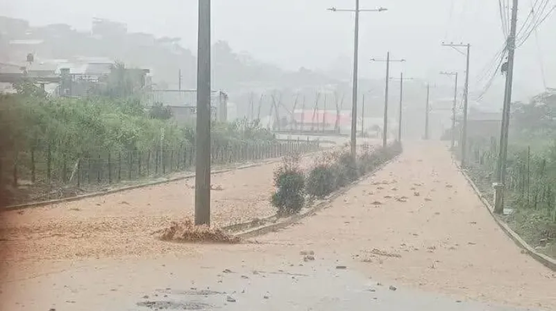 AFECTACIONES. Escombros en sectores afectados de Puyango tras intensas lluvias.