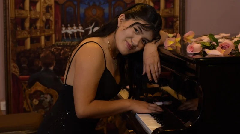 ARTISTA. María José Abad combina su formación musical con proyectos propios, destacando como acordeonista en escenarios locales y nacionales.