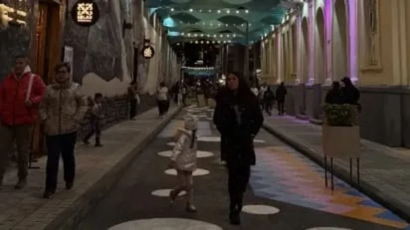 CIUDAD. La calle Rocafuerte permanecerá peatonizada en medio de opiniones divididas sobre su impacto en el centro de la urbe.