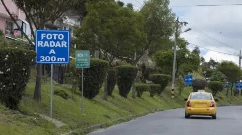 CIUDAD. Dispositivos generan interrogantes sobre su función y posible uso para control de tránsito.